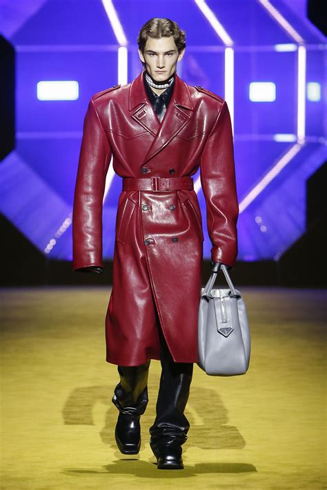 prada sfilata uomo